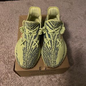 Yeezy boost 350 v2 semi frozen yellow